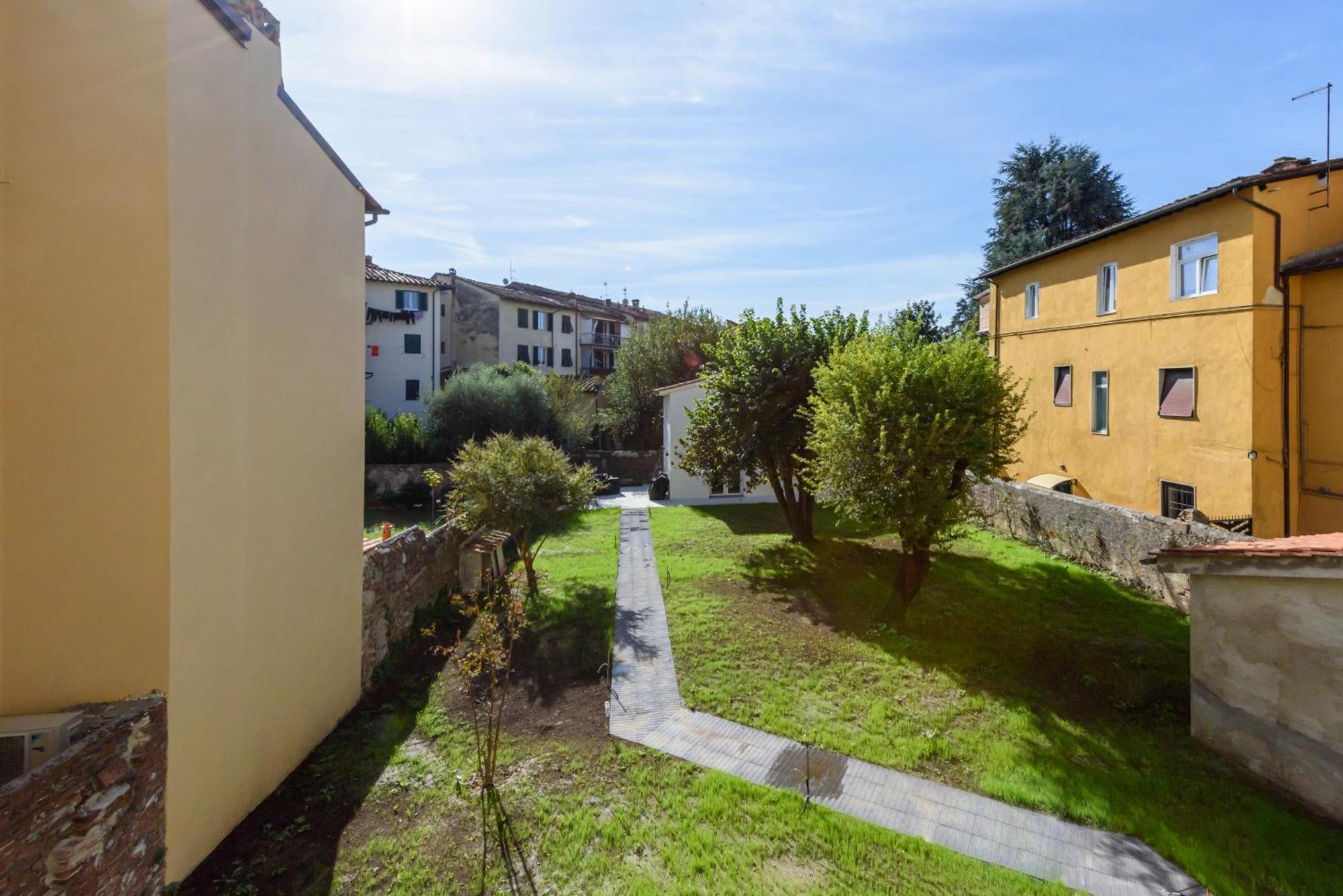 Heart Of Lucca Style Whitin The Walls 외부 사진